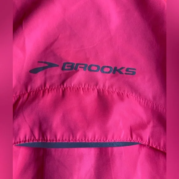 Brooks Women's Nightlife Essential Run Vest Bright Pink/ Anthracite Small EUC - Picture 7 of 14